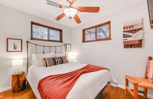 Forest Views and Fire Pit Cozy Pine Cabin - Foto 10