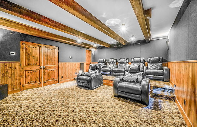 Inuksuk Lodge 4800 sq ft of Excellence - Photo 41