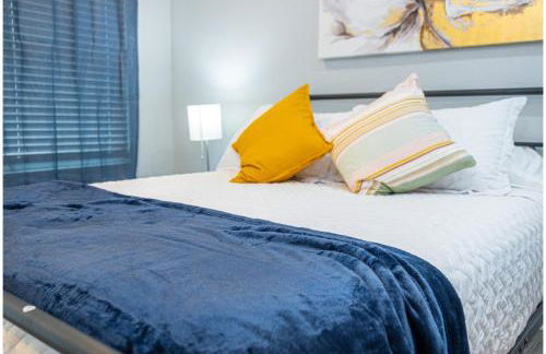 Spacious Delightful 4 BR/ 3 BA Close to Downtown - Foto 40