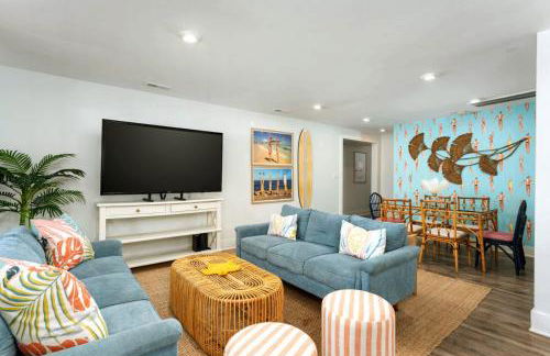 Downtown Retreat, 5BR Game Room & Pet Friendly - Photo 3
