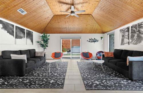 1930s Austin Charming Home and Hot Tub Near South Congress - Photo 27