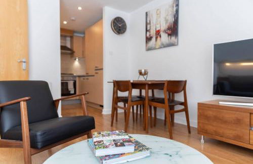 Modern 2 bed BroomPark/Central apt. with Parking - Photo 37