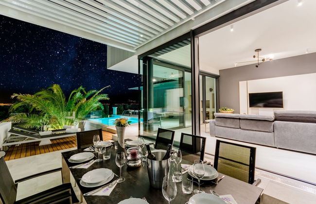 Luxury Villa Luna with Swimming Pool - Photo 22