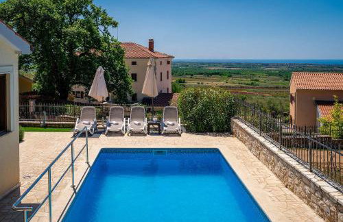 Einzigartige Villa mit Salzwasserpool, Panoramablick, Bikes, Trampolin, Tischtennis - Foto 1