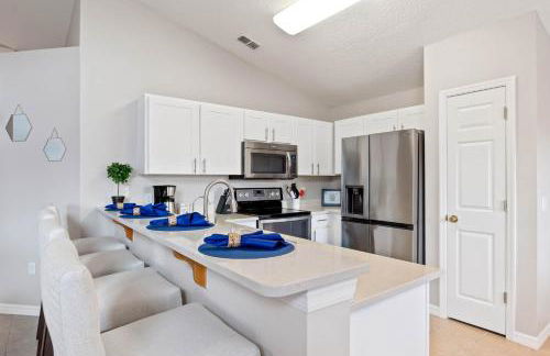 Family Retreat w/ Pool & Foosball, 8.5mi to Disney! - Foto 11