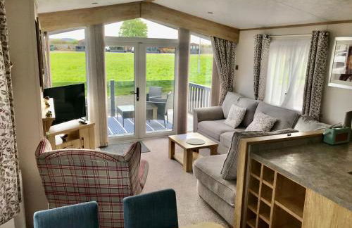 Debran Lodge - Photo 2