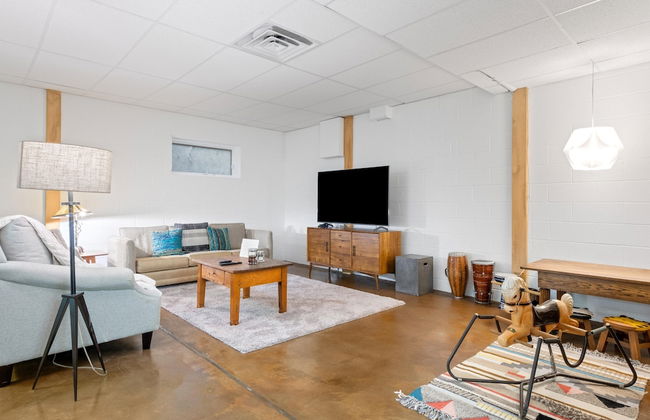 Beautiful Home on a Quiet Lot, Sleeps 14, Treehouse & Game Room! - Foto 14