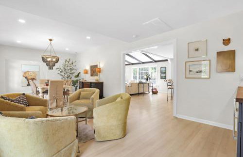 NEW! The White House, with 2 King Ensuites close to Parris Island and Downtown - Foto 13