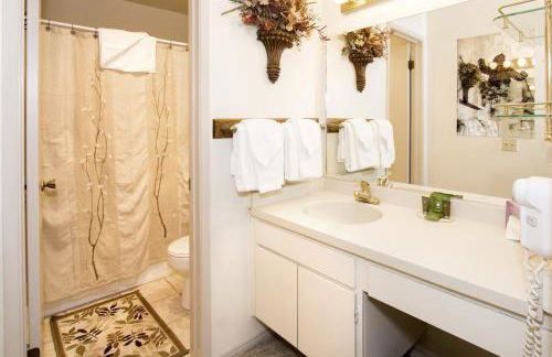 St Anton Courtyard View 2-Bedroom Condos with Pool & Jacuzzi - Foto 22