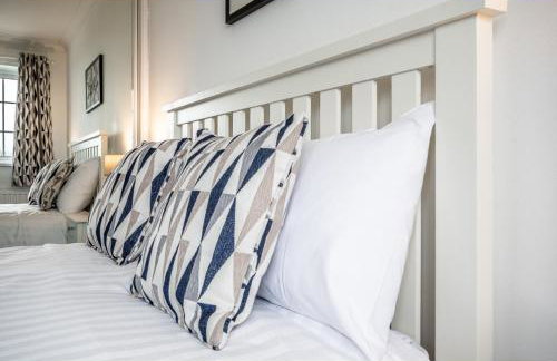 4 Bed Retreat with Balcony & Estuary views - Photo 47