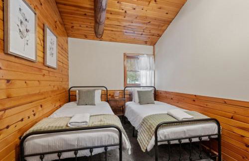 Lucky Log Cabin Hottub fireplace 12min to Mt Snow - Foto 16