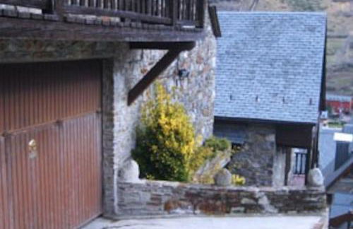 Adosado de tres plantas en el Valle de Aran - Foto 6