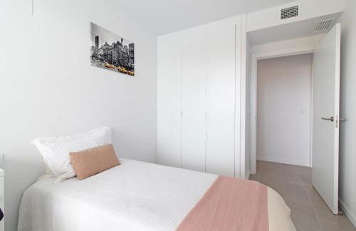 Global Properties, Apartamento con terraza y vistas a la piscina en Gran Canet - Photo 16