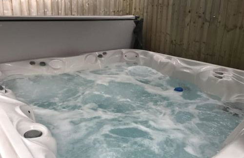 West View, Lakeside, Newby Bridge, 2 mins walk to Lake Windermere, Delightful property with Hot Tub - Foto 16