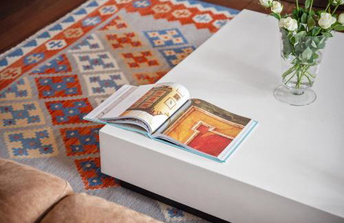 GUT KLETKAMP "Penthouse im Schloss" - Premium-Ferienwohnung mit 5 Schlafzimmern auf 400qm I Kamin I 2 Wohnzimmer I Garten & Terrasse I Wald- und Seeblick I Profi-Küche I 15 Min zur Ostsee I Parkplätze I WLAN - Foto 25