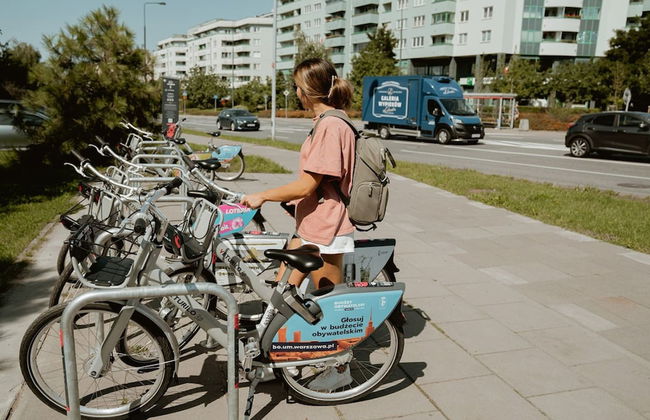 Chic Metro-side Apartment - Photo 21