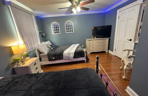 Spacious Family Friendly Backyard Retreat - Photo 11