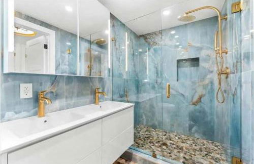 Blue Lagoon Hideaway 3BR Coastal Chic Retreat - Photo 12