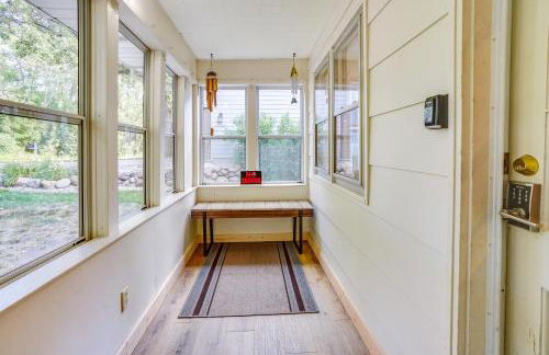 Waterfront Spirit Lake Vacation Rental with Dock! - Foto 22