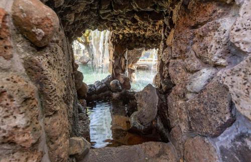 Relax and Rejuvenate- Lafayette Treehouse with Cave Spa, Waterfall, and Incredible Views - Foto 53