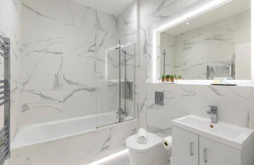 Spacious Luxury Apartment King Bed - Central Location - Foto 23