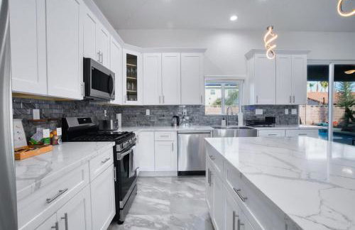 VEGAS OASIS CLOSE 2 STRIP! Private Hot tub & Heated Pool - Foto 68