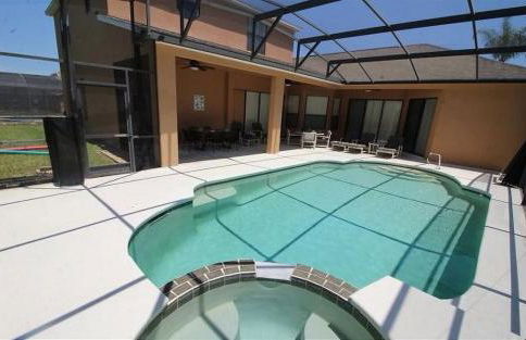 #440-Large 5 bed pool home with excellent privacy - Foto 1