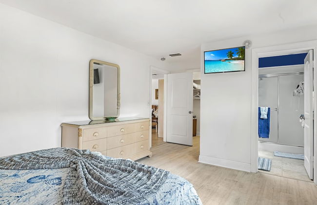 Luxury Waterfront Home With Pool 3 Bedroom Home by RedAwning - Foto 3