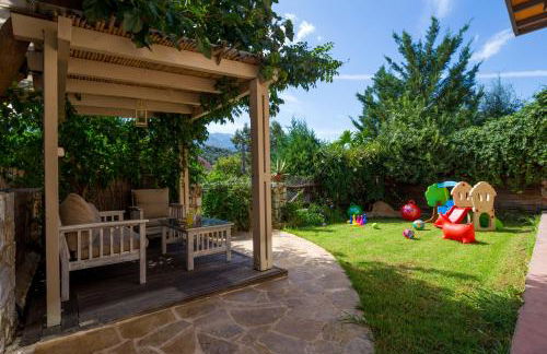 Verekinthos Villas - Pool, Hot Tub, BBQ, Kids Playground, Stunning Mountain Views - Photo 35