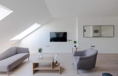 Soho 2-Bed Penthouse - AC - Sleeps 6 - Photo 3