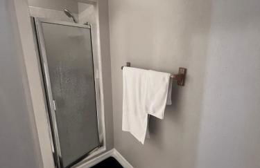 Spacious Lake Retreat for Families - Foto 8