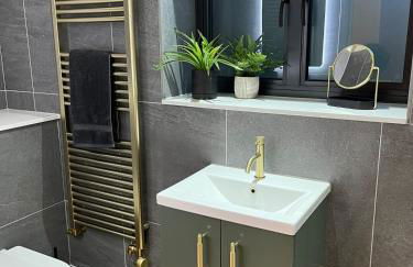 The Acorn Goodwood luxury lodge house 10 minute walk from Goodwood Festival of Speed - Foto 24