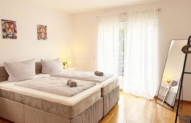 Luxuriöse Ferienvilla mit Garten, Gaming Zone & Netflix - Foto 18