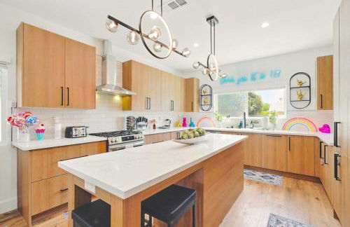 G- Luxe NoHo Family Home near Universal 15m and Hollywood 10m - Foto 14