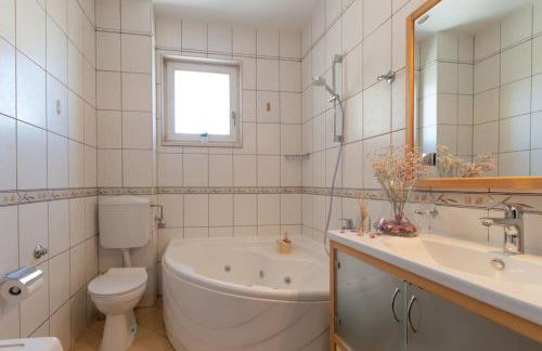 SEA VIEW- spacious apartment with shared pool - Foto 20
