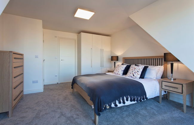 Staines City Centre by Charles Hope - Photo 5