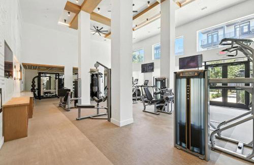 99 Modern 2B2B Near Stockyards, Resort Pool & Gym, 7M to Dickies Stadium, 15M to AT&T stadium - Foto 12