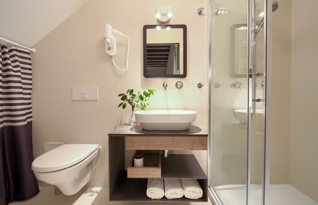 Vibrant and Elegant Downtown Krk Apartments - Photo 37