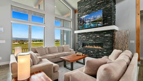 Luxury Home with Spectacular Rocky Mountain Views! - Foto 2