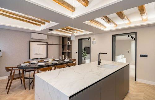 Location, Luxury & Style Best 5Bed in Madrid - Photo 7