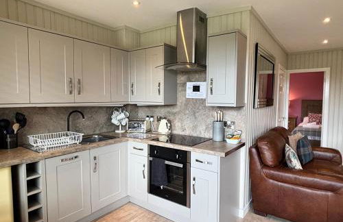 Birch Lodge 20 With Hot Tub, Newton Stewart - Photo 9