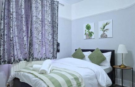 Tranquil Stays at 3 bedroom House in Dagenham - Foto 15