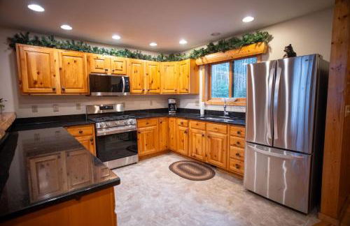 Spacious 6Bedroom Cabin Style Home - Sleeps 18 - Near Birch Lake - Timber Bay - Parking - CB13 - Foto 6