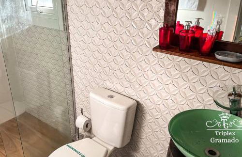 Casa Triplex com 03 Suítes, Cond no Centro Gramado - Foto 17