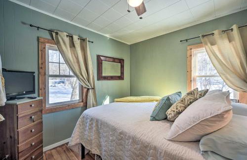 Family Home - Walk to Town and Balsam Lake! - Foto 31