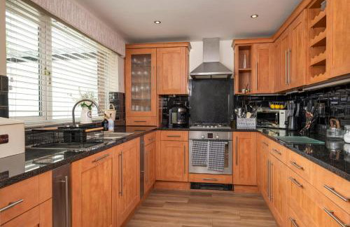 Spacious 4-Bed Home Families & Professionals - Foto 7