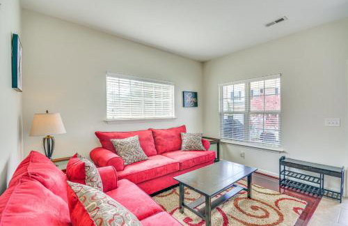 Cozy Greensboro Townhome with Community Pool and Grill - Foto 11