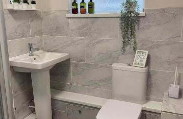 The Retreats 1 Kenfig Hill Pet Friendly 2 Bedroom Flat with King Size bed twin beds and sofa bed sleeps up to 5 people - Foto 12