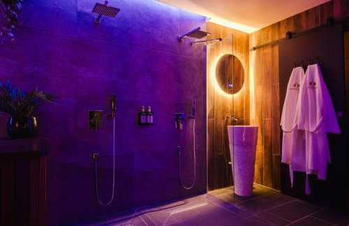 Love Room Les Private Places - Lit King Size et Jacuzzi Privé - Photo 9