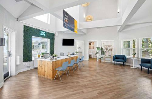 New Seasonal Comfort near USC and Riverwalk Trails - Foto 46